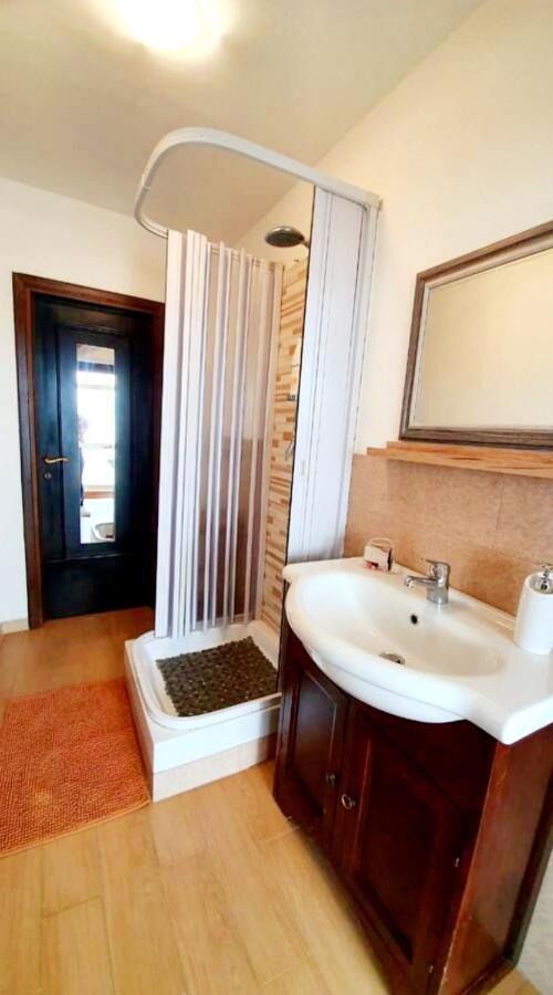 Apartamento La Casa Di Loryanne Avezzano Exterior foto